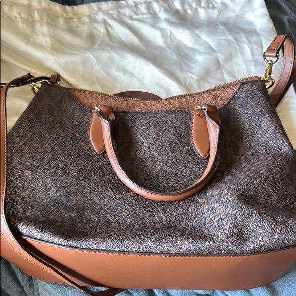 Michael Kors Signature Brown Shoulder Bag - Picture 2 of 3